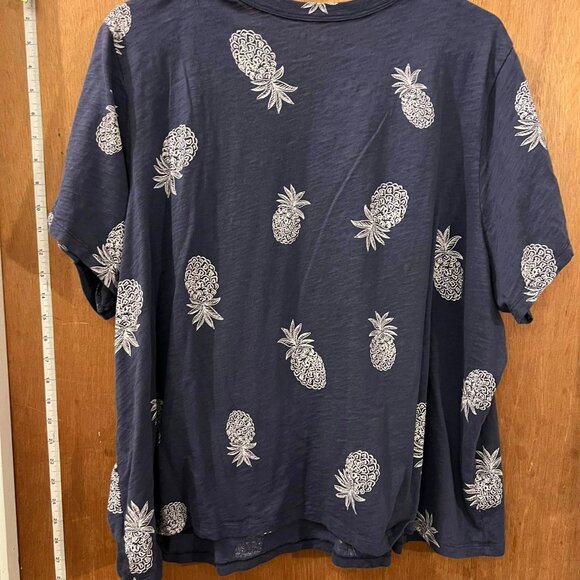 Size 3X - Old Navy - Dark Blue Short Sleeve Pineapple T-Shirt - Picture 4 of 6